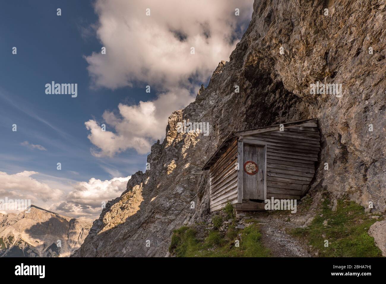 Bivouac shelter hi-res stock photography and images - Page 2 - Alamy