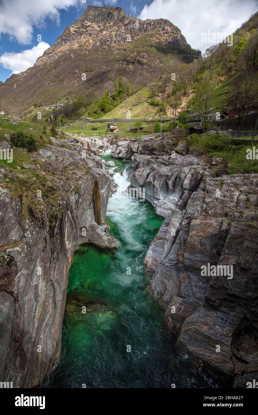 Switzerland, Alps, Ticino, Locarno, Verzasca Valley, Verzasca, green water, high glossy rocks, mountain Stock Photo