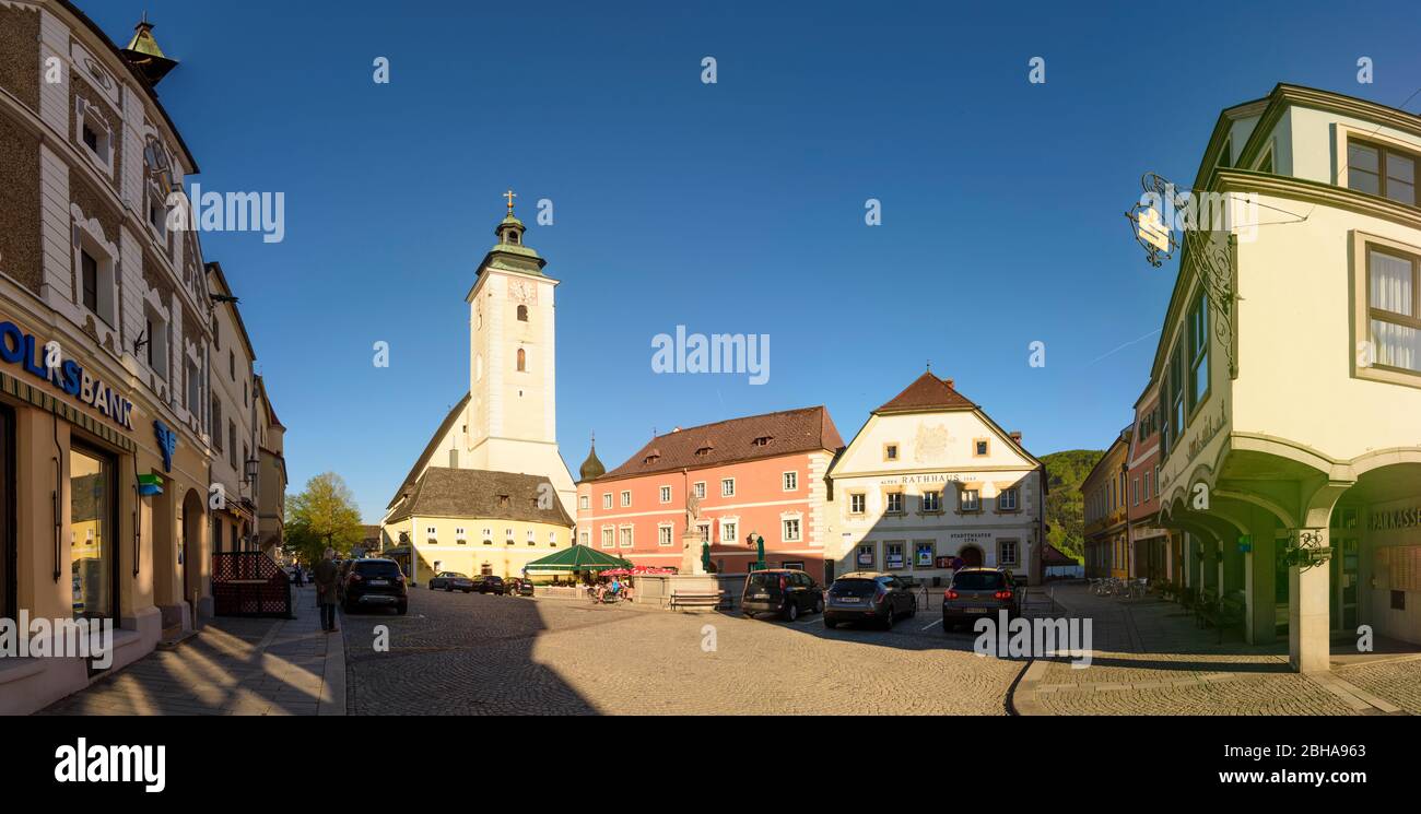 Grein: square town square, Town Hall, church in Danube, Upper Austria, Upper Austria, Austria Stock Photo