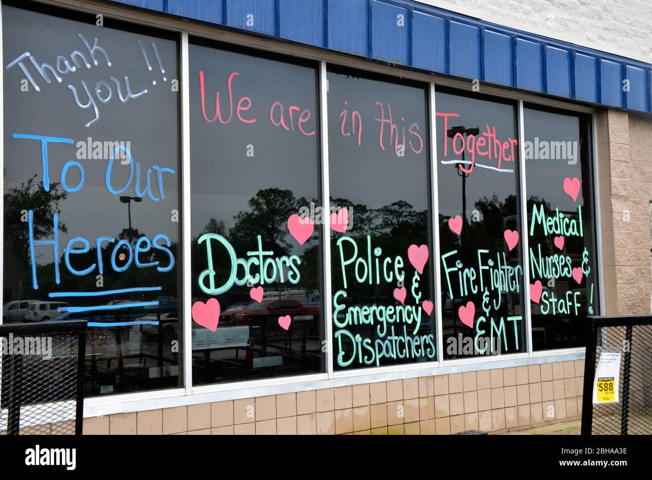 West Melbourne, Florida, USA. April 24, 2020. Local Lowes home improvement store adds widow signage thanking first responders for their job well done during the coronavirus lockdown. Photo Credit: Julian Leek/Alamy Live News Stock Photo
