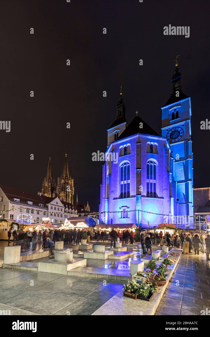 Christkindlmarkt, Neupfarrplatz, Neupfarrkirche, Weihnachten, Regensburg, Oberpfalz, Bayern, Deutschland, Europa, Stock Photo