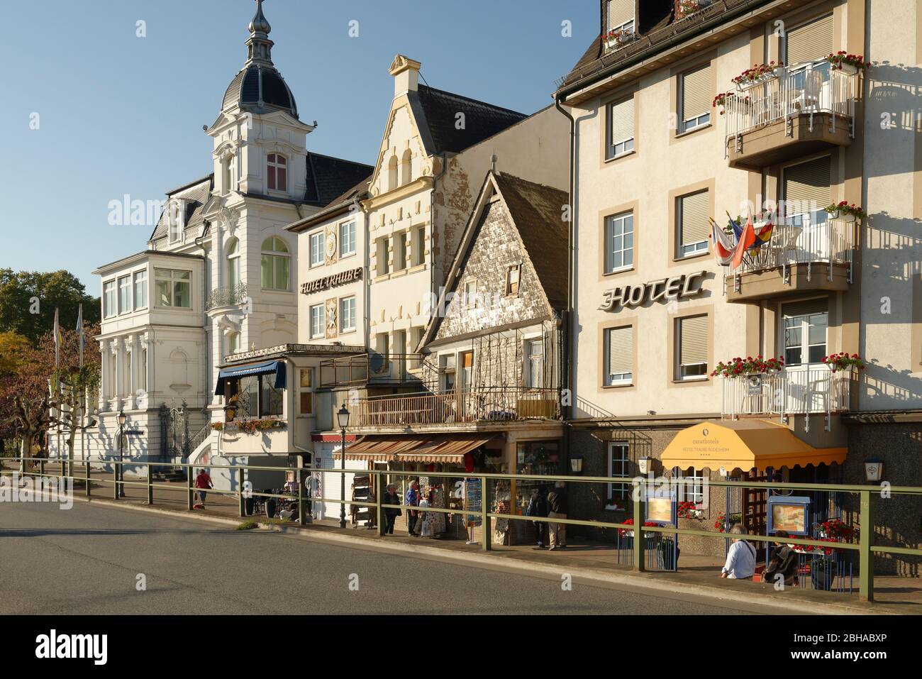 Houses front on the Rhine promenade, Rüdesheim am Rhein, UNESCO World Heritage Upper Middle Rhine Valley, Rhine Valley, Hesse, Germany Stock Photo