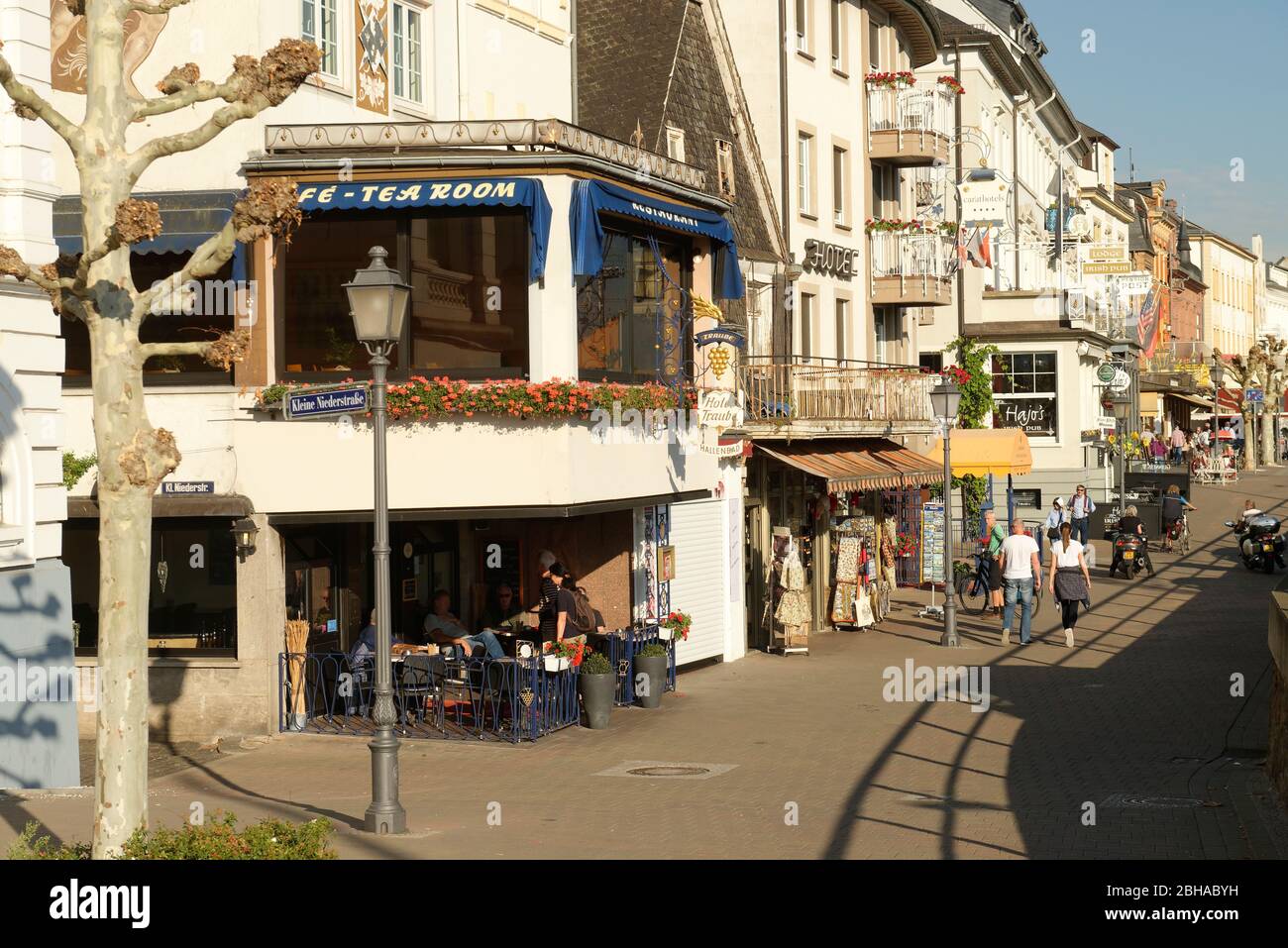 Houses front on the Rhine promenade, Rüdesheim am Rhein, UNESCO World Heritage Upper Middle Rhine Valley, Rhine Valley, Hesse, Germany Stock Photo