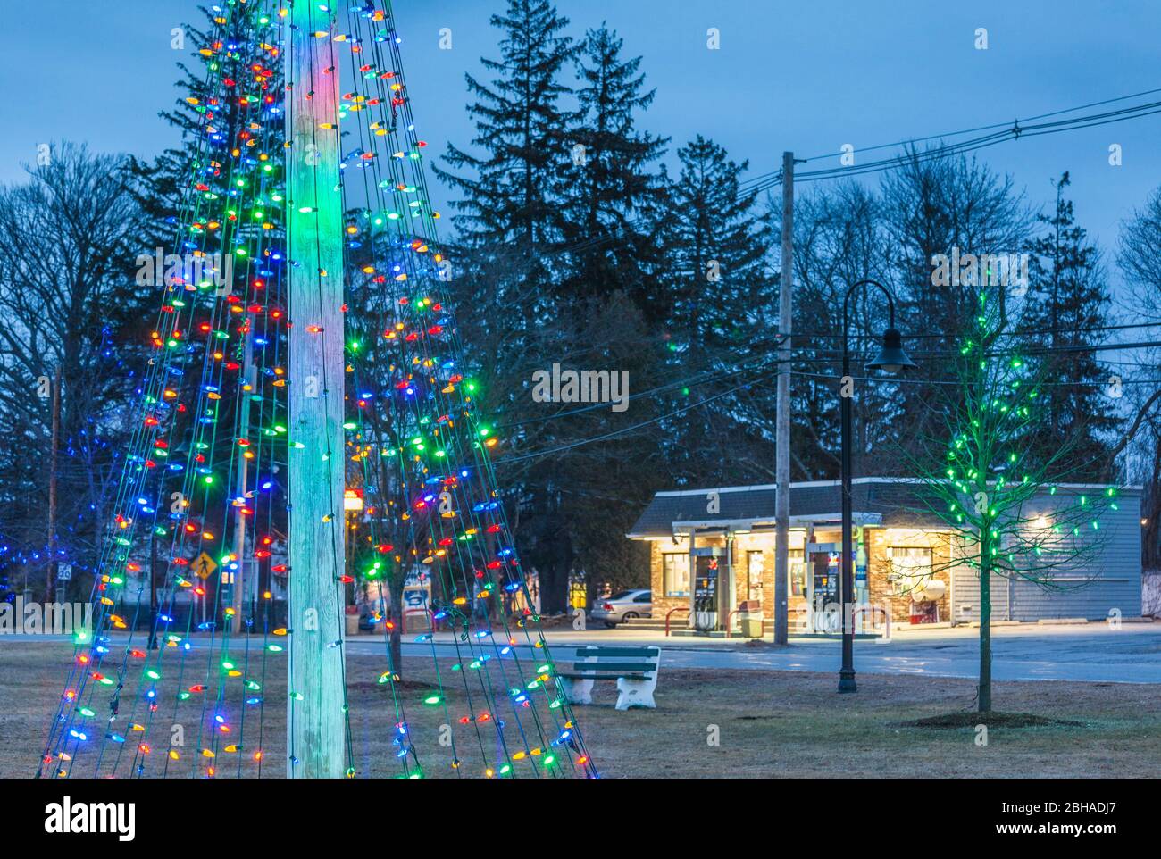 USA, New England, Massachusetts, Rowley, village Christmas tree decorations Stock Photo