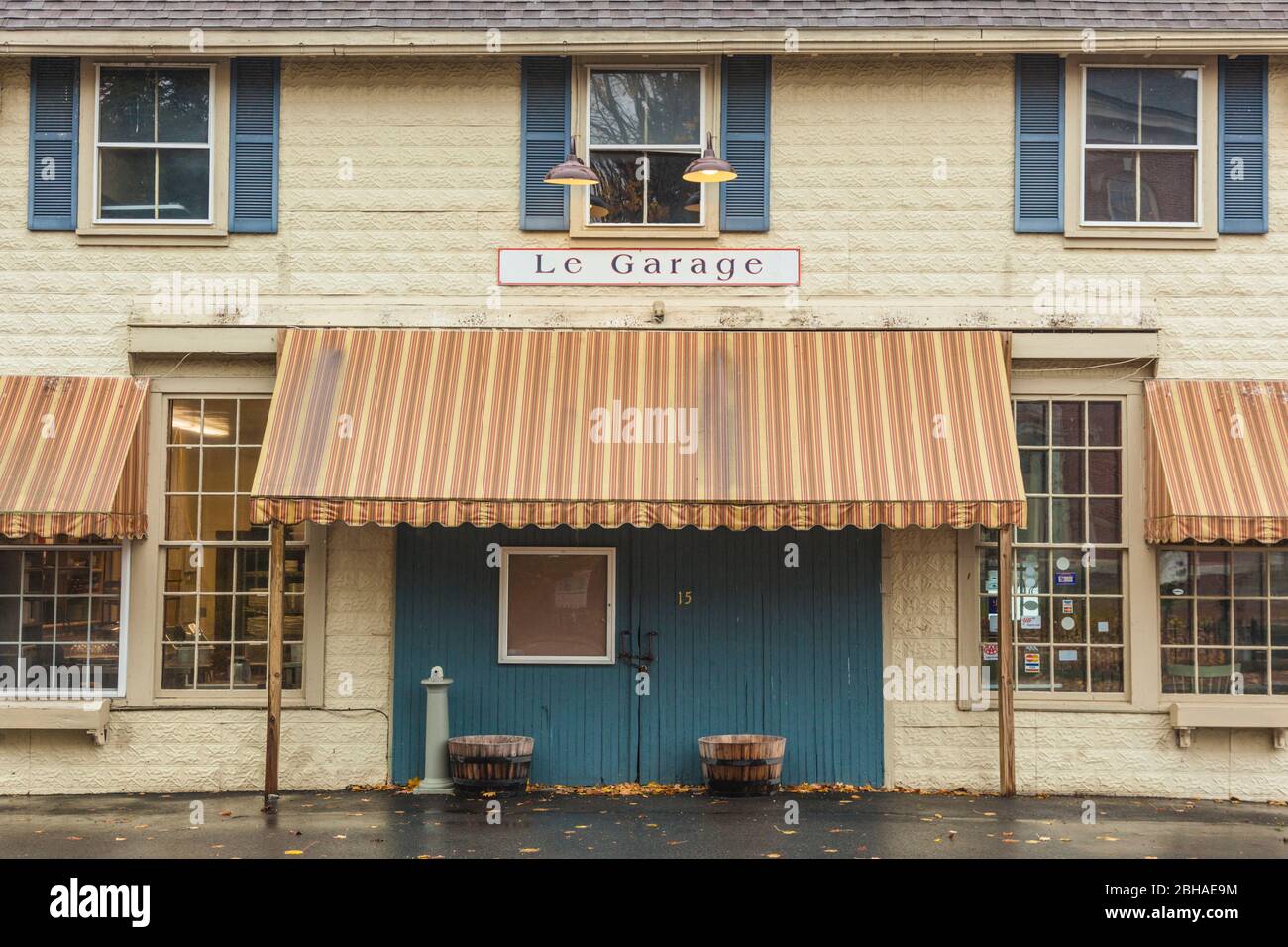 USA, Maine, Wiscasset, exterior of the Le Garage Restaurant Stock Photo