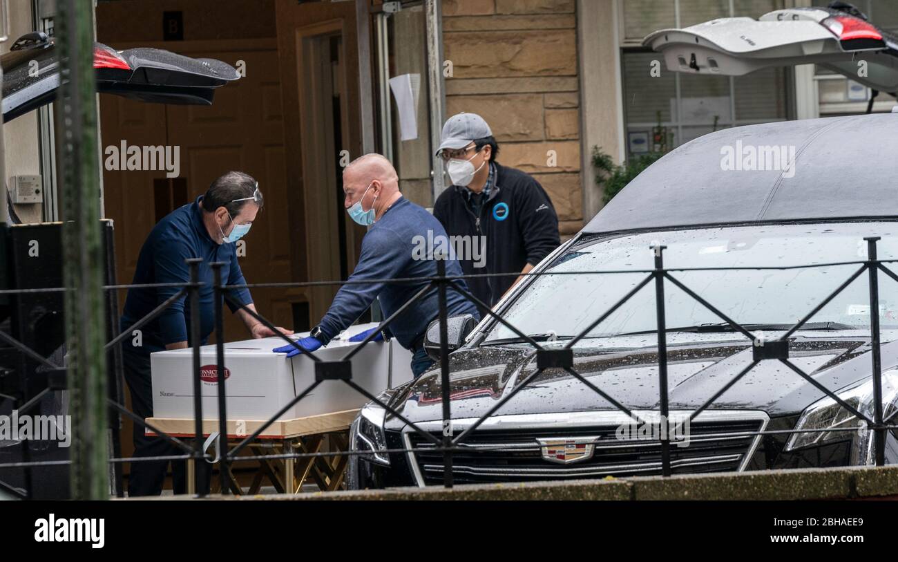 Burials covid hires stock photography and images Alamy