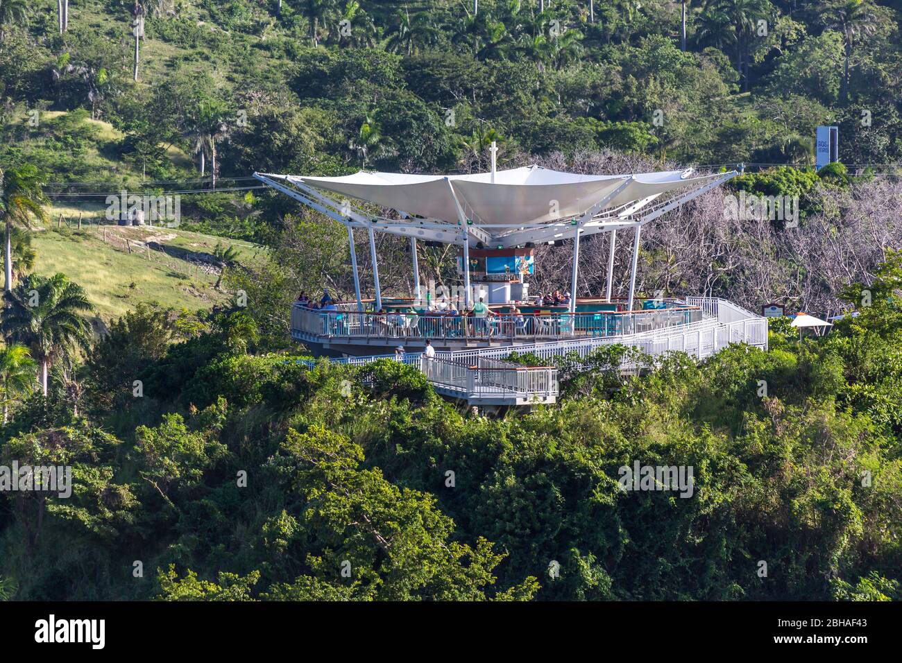 Bar und Restaurant, Aussicht vom Kreuzfahrtschiff auf Touristenzentrum, Amber Cove Cruise Terminal, Hafen, Maimón, Dominikanische Republik, Große Anti Stock Photo
