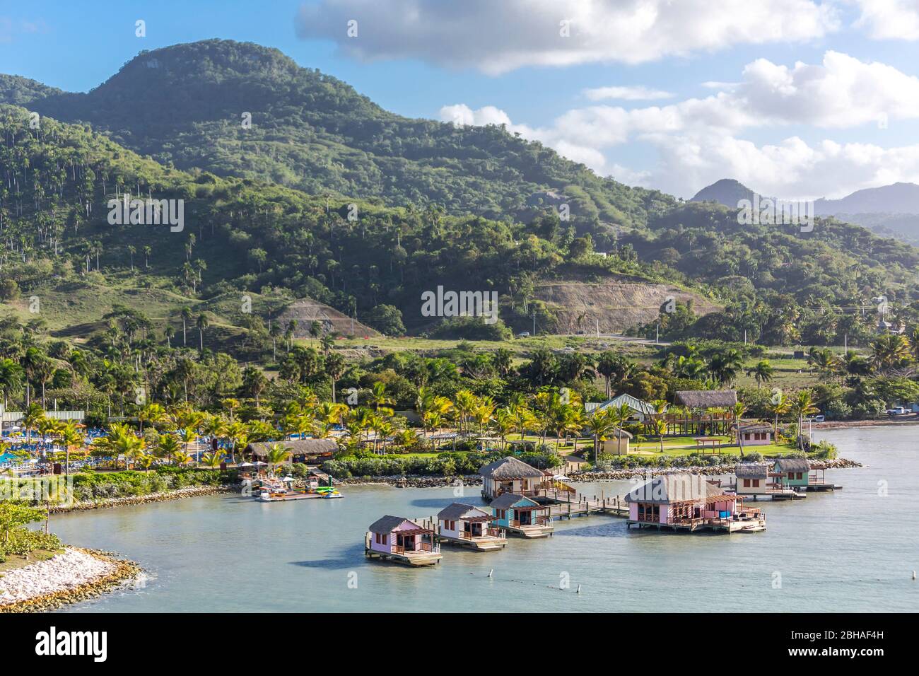 Aussicht vom Kreuzfahrtschiff, Touristenzentrum, Amber Cove Cruise Terminal, Hafen, Maimón, Dominikanische Republik, Große Antillen, Karibik, Atlantik Stock Photo