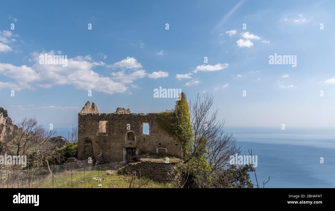 The Way of the Gods: Sentiero degli Dei. Incredibly beautiful hiking path high above the Amalfitana or Amalfi coast in Italy, from Agerola to Positano. March 2019. Ruin Stock Photo