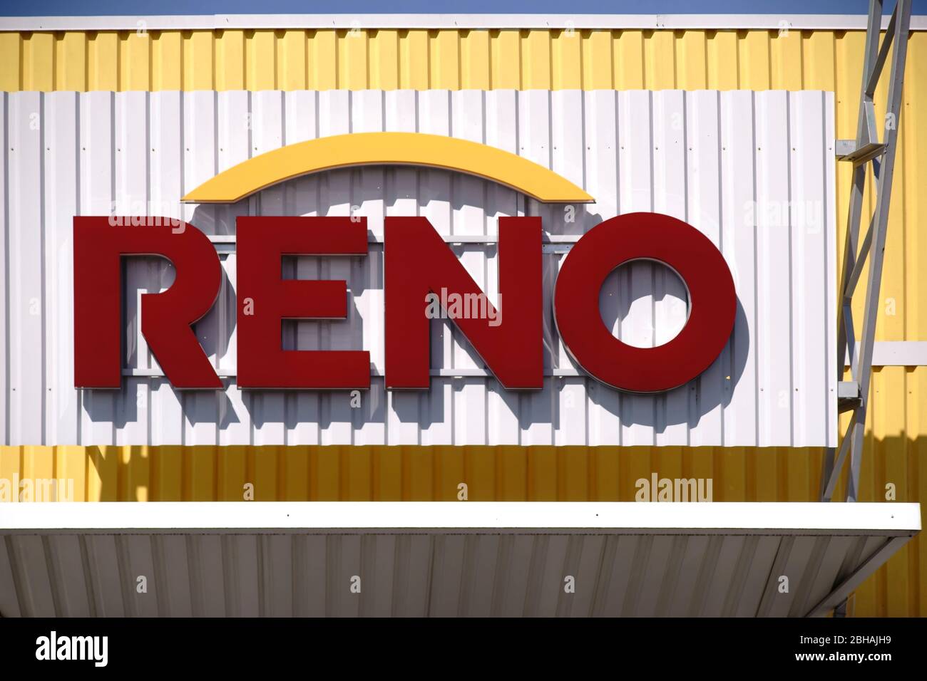 The modern and colorful shrilly outside facade made of corrugated sheet metal of a shoe branch of Reno shoe GmbH with logo in Pirmasens. Stock Photo