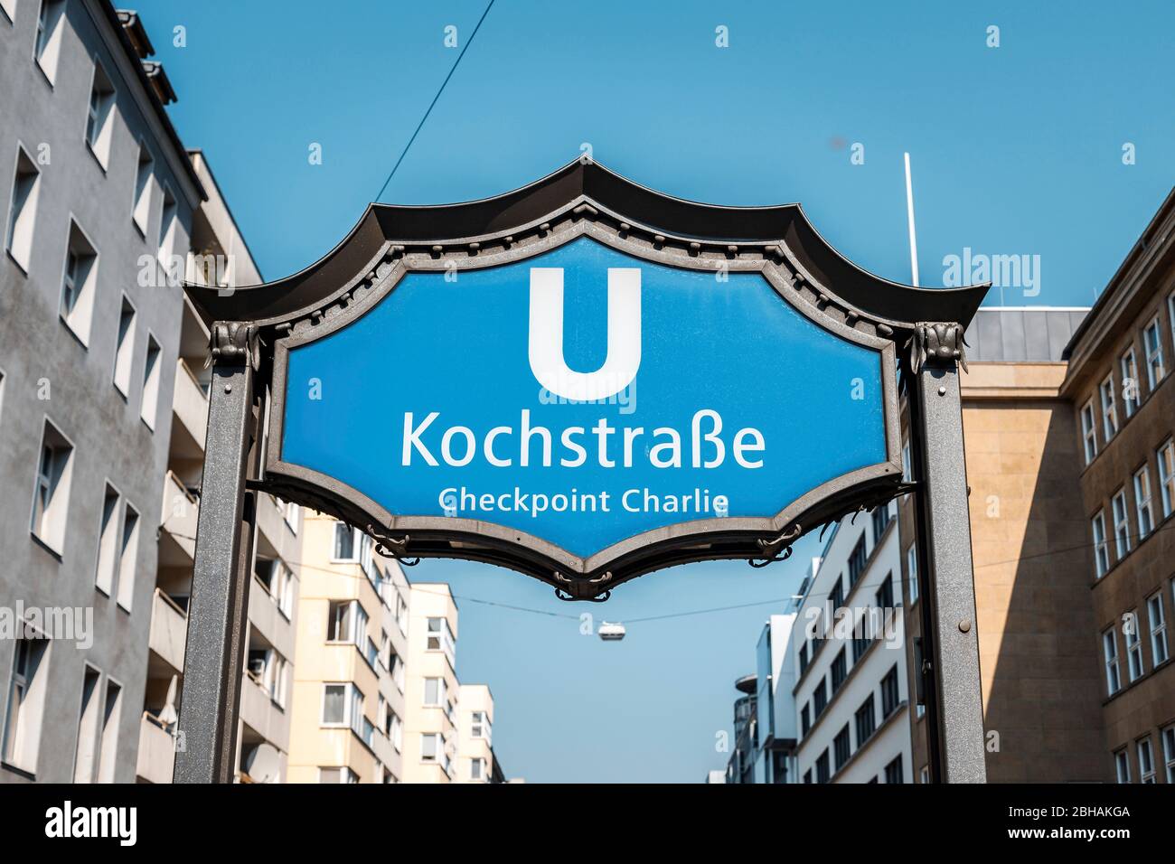 Hinweisschild der U-Bahn Berlin: Kochstraße, Ausgang Checkpoint Charlie. Stock Photo