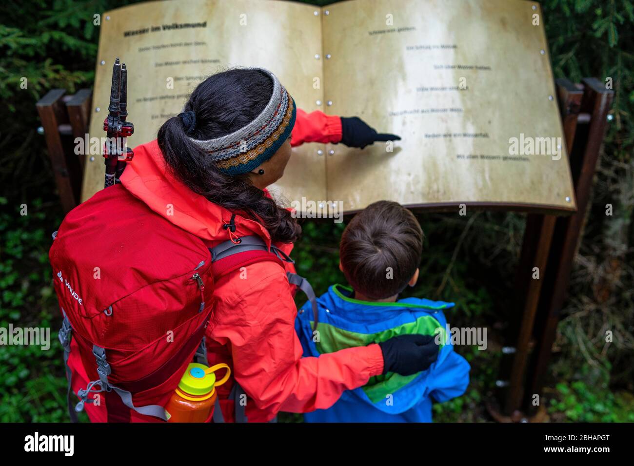 Europe, Austria, Tyrol, Neustift im Stubaital, mother shows her son an information board on the Wilde-Wasser-Weg in the Stubai Alps Stock Photo