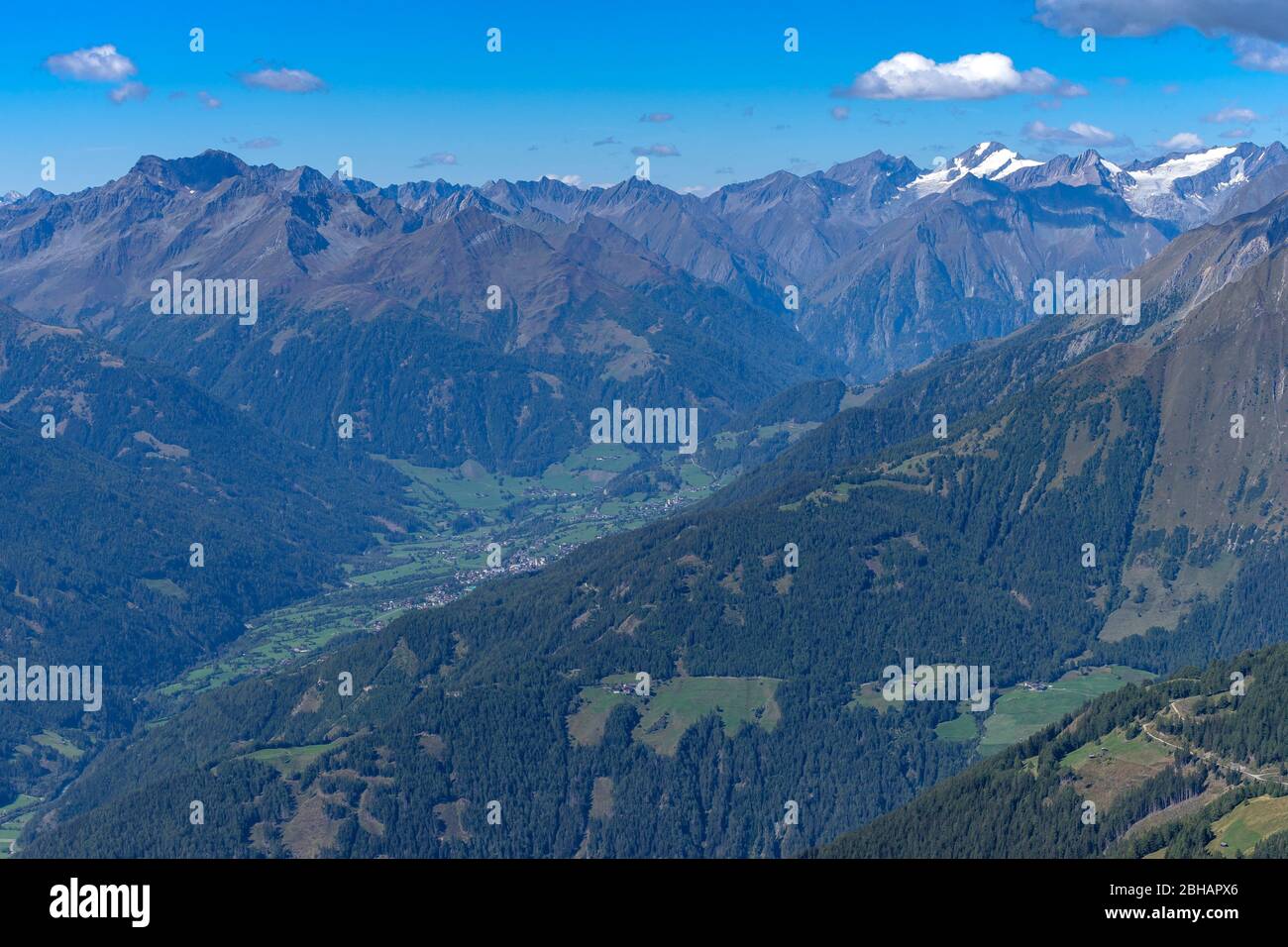 Europe, Austria, Tyrol, East Tyrol, Hohe Tauern, Kals am Großglockner, view from the Sudetendeutsche Höhenweg to the mountains of the Hohe Tauern with the Großvenediger Stock Photo