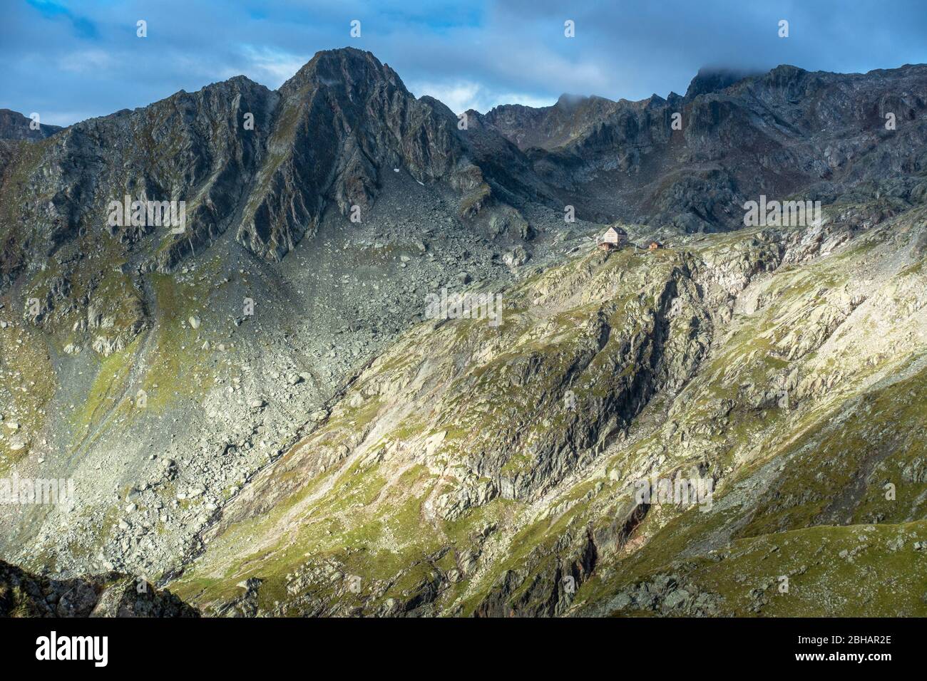 Europe, Austria, Tyrol, Ötztal Alps, Umhausen, view back to the Erlanger Hütte under the Dreirinnenkogel in the Geigenkamm Stock Photo
