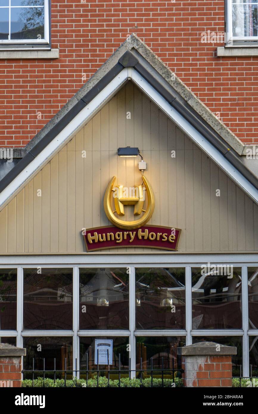 the sign on the exterior of a hungry horse restaurant Stock Photo