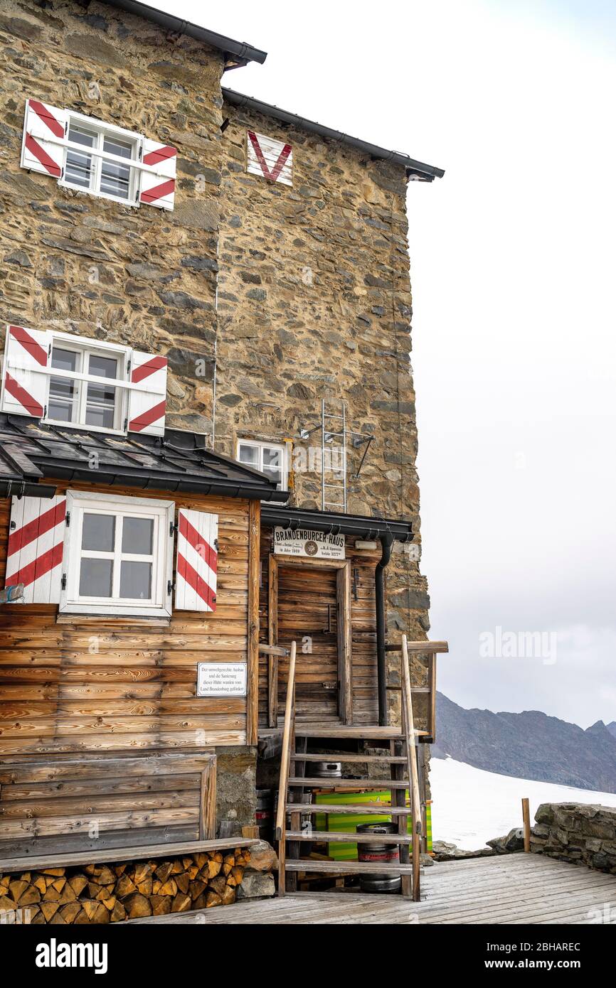 Europa, Österreich, Tirol, Ötztaler Alpen, Vent, Terrasse des Brandenburger Hauses in den Ötztaler Alpen Stock Photo