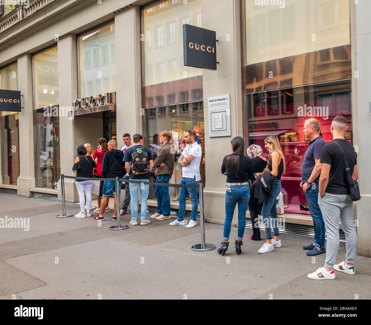 Zurich, Switzerland - August 13, 2019: Buyers waiting in line to Gucci store during sale time Stock - Alamy