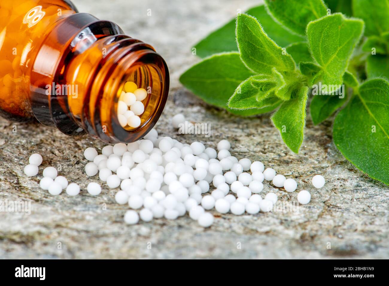 Alternativmedizin und Naturmedizin mit homöopathischen Pillen Stock Photo
