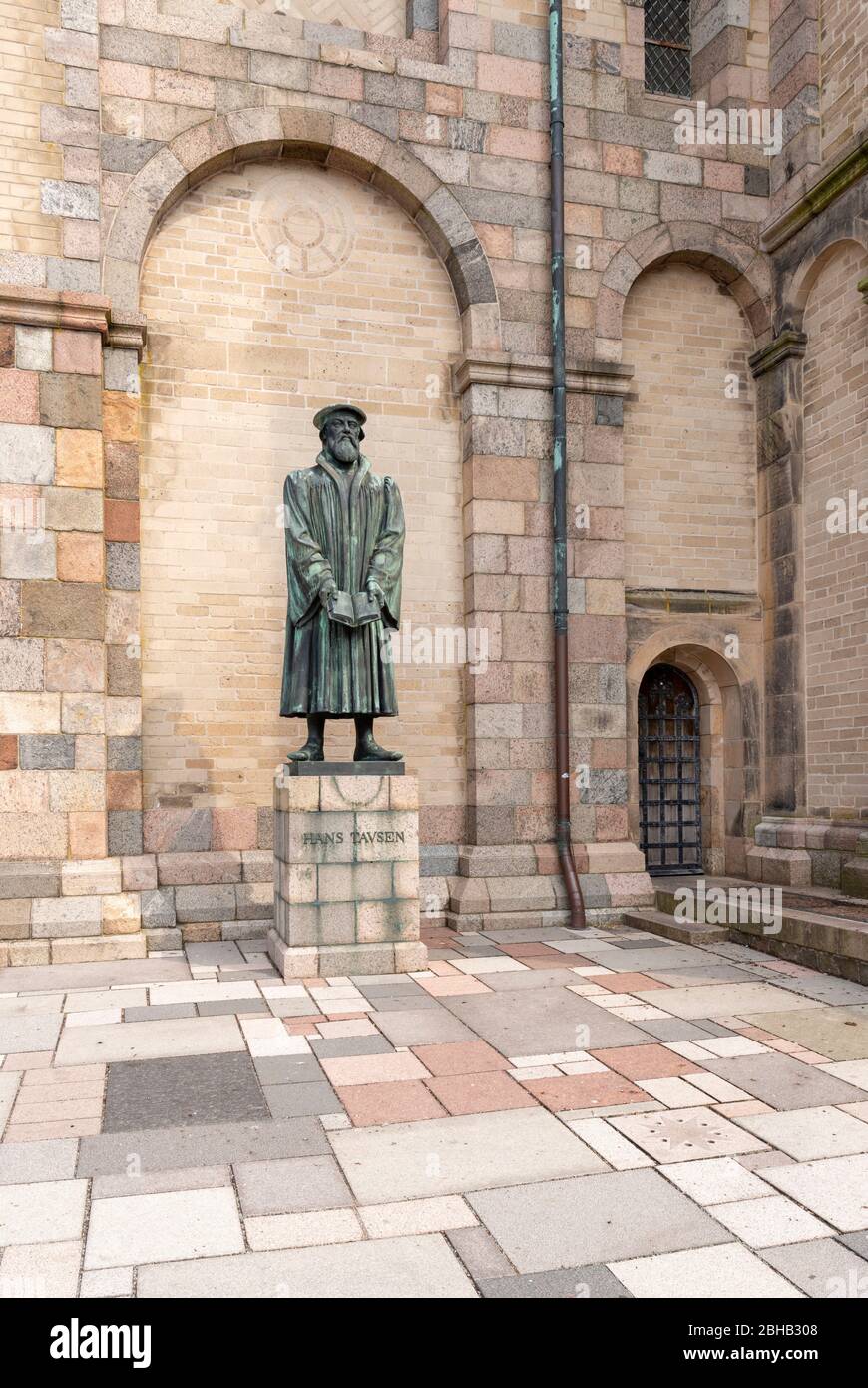 Denmark, Jutland, Ribe (oldest city of Denmark), statue at the cathedral, Hans Tavsen (1494-1561) Danish theologian and evangelical reformer. Stock Photo