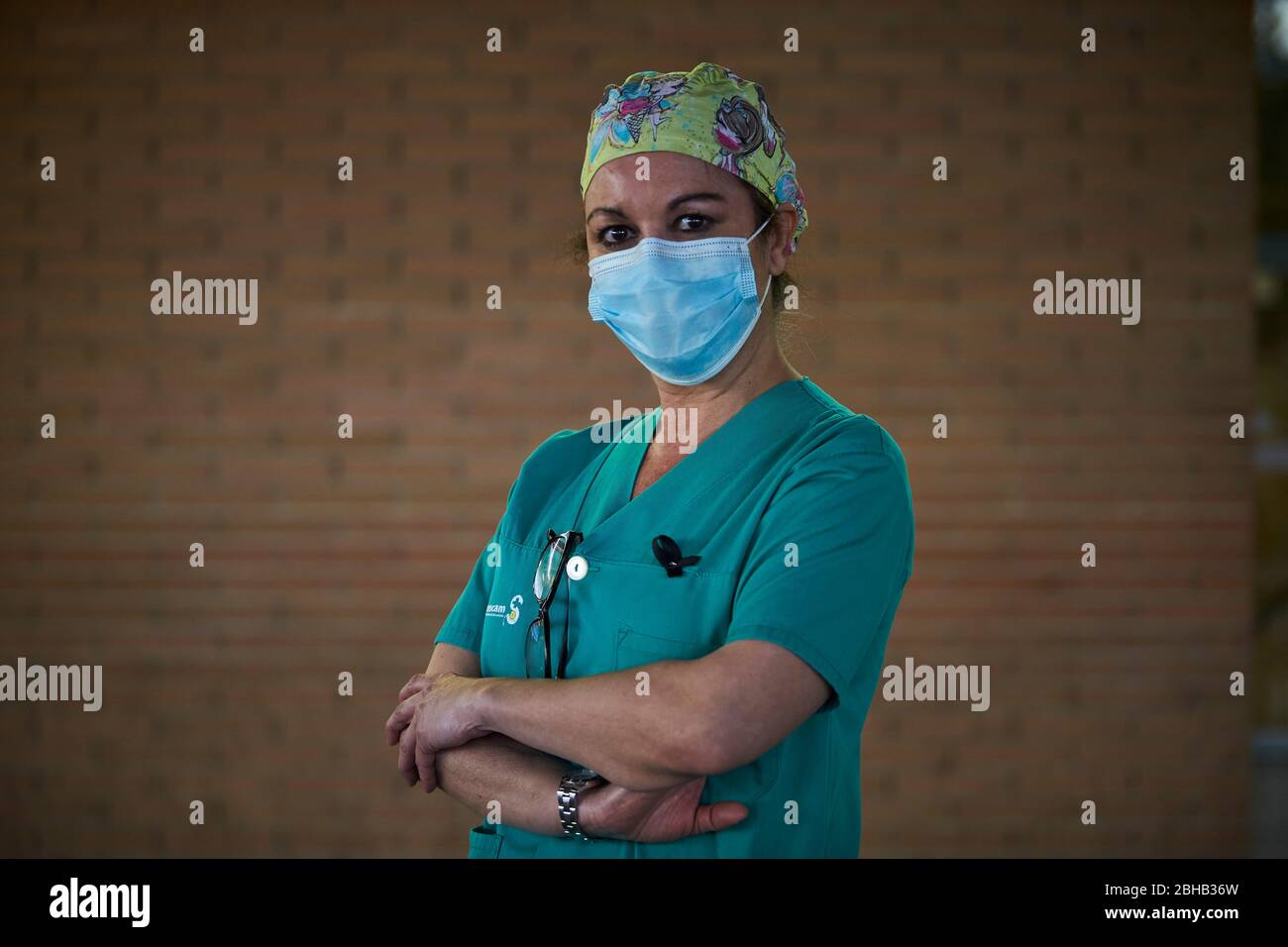 A hospital worker wearing protective gear in a moment of silence for the victims of the pandemic COVID19 during the applause.Since the start of the coronavirus outbreak and the state of alarm decreed by the Spanish government, people at 8pm as a tribute applaud the health personnel who return the applause from the different hospitals together with the police and members of civil protection. Stock Photo