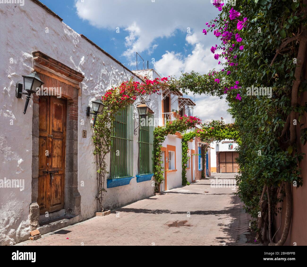 A tranquil side street in Tequisquiapan, Queretaro, Mexico. Stock Photo