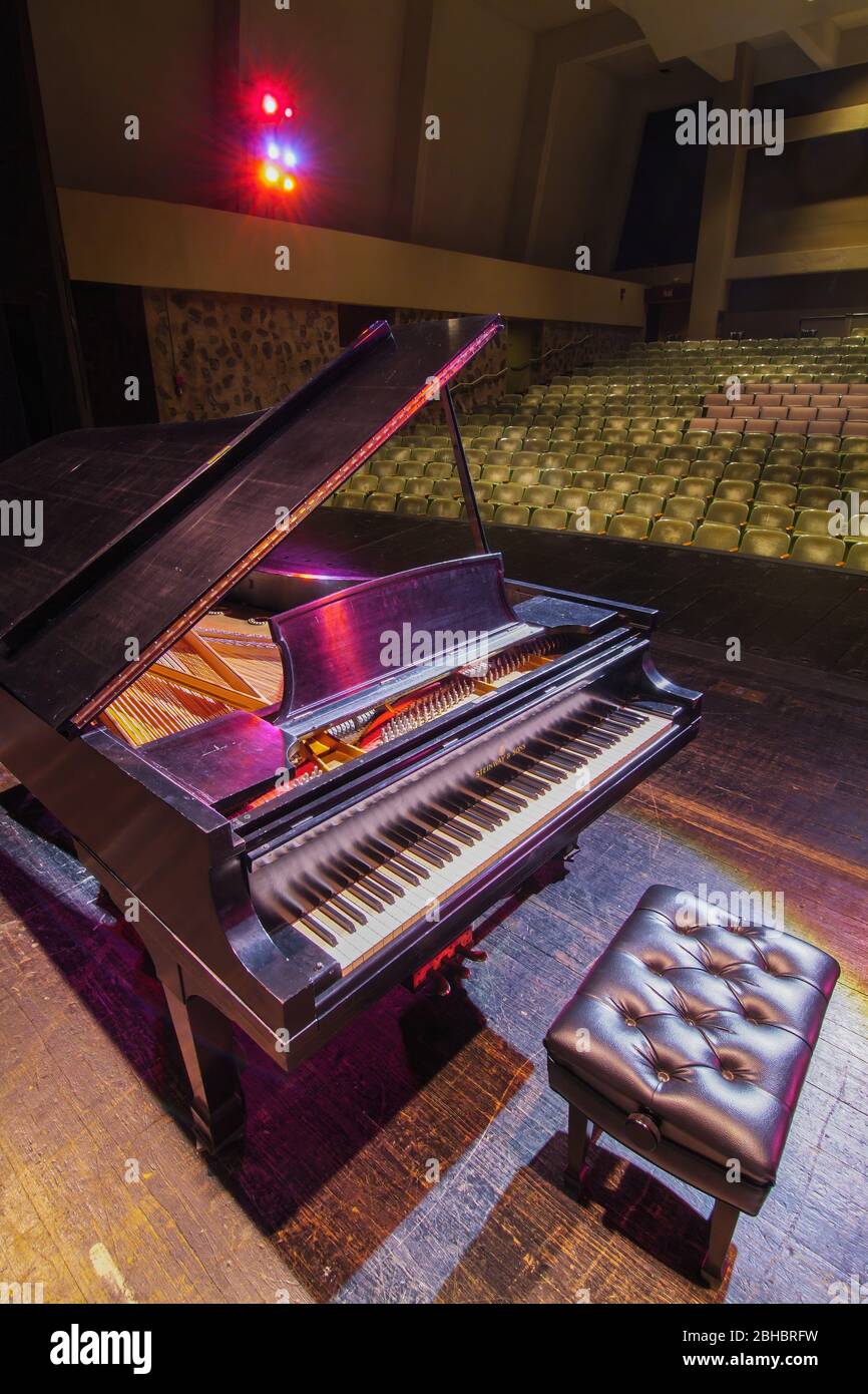Grand piano concert hall hi-res stock photography and images - Alamy