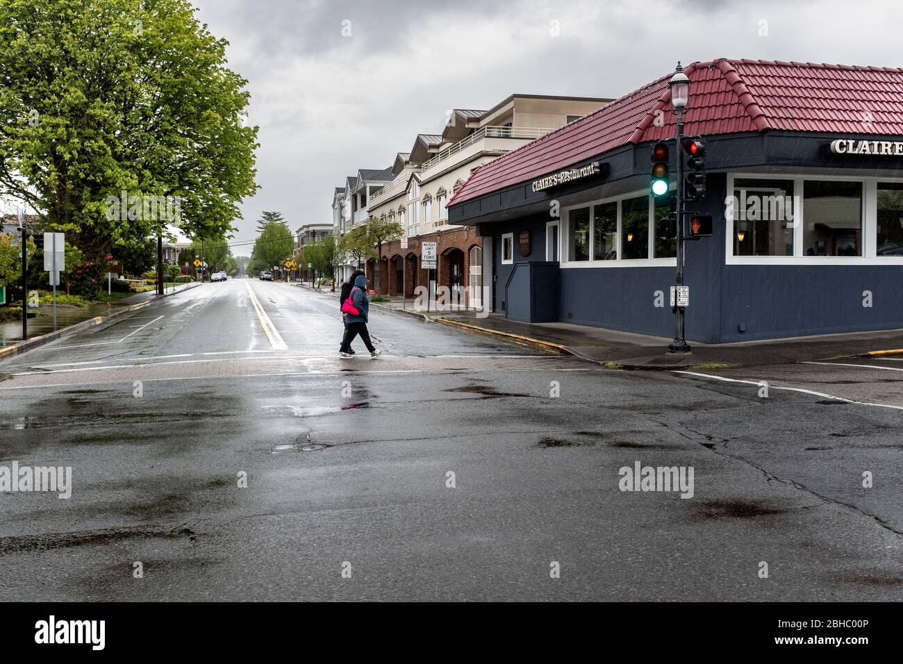 WA17460-00-BW....WASHINGTON - Rainy day with near empty streets and closed shops in Edmonds during the 2020  COVID 19 outbreak. Stock Photo