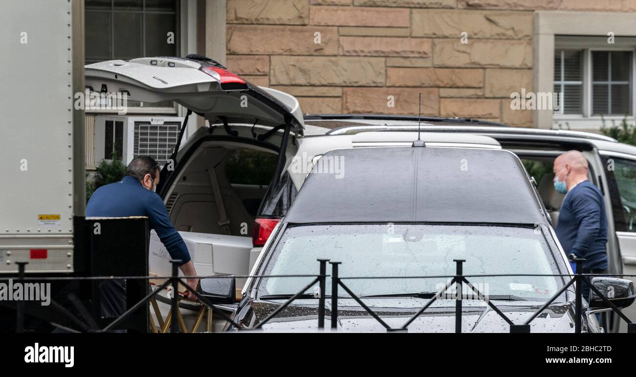 Burials covid hires stock photography and images Alamy