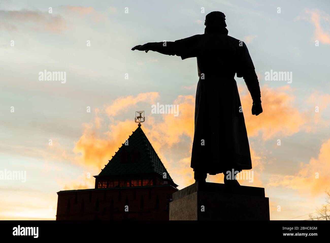 Kuzma Minin monument and Tower of Demetrius or Dmitrovskaya tower in the Nizhny Novgorod Kremlin.  Stock Photo