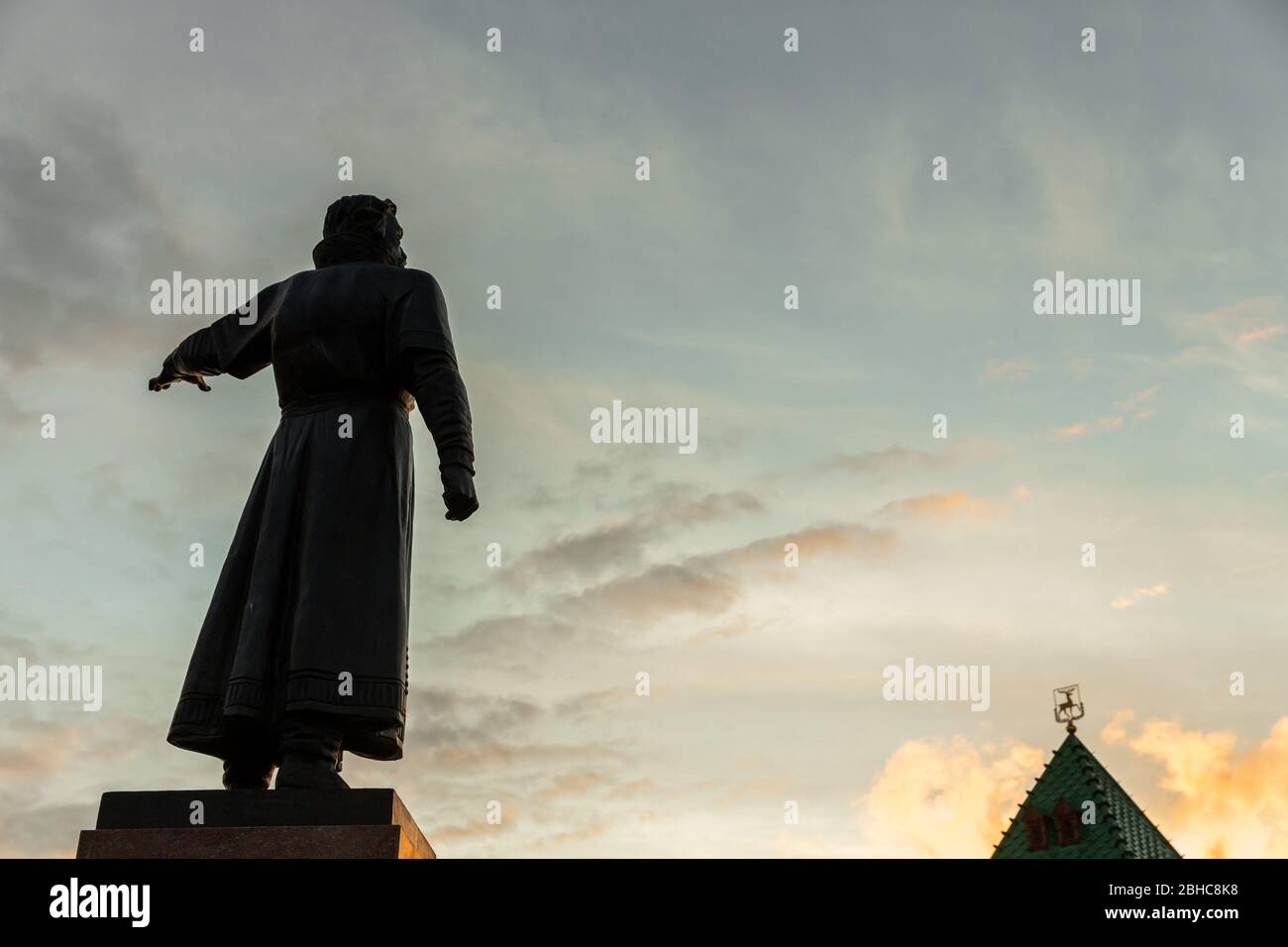 Kuzma Minin monument and Tower of Demetrius or Dmitrovskaya tower in the Nizhny Novgorod Kremlin.  Stock Photo