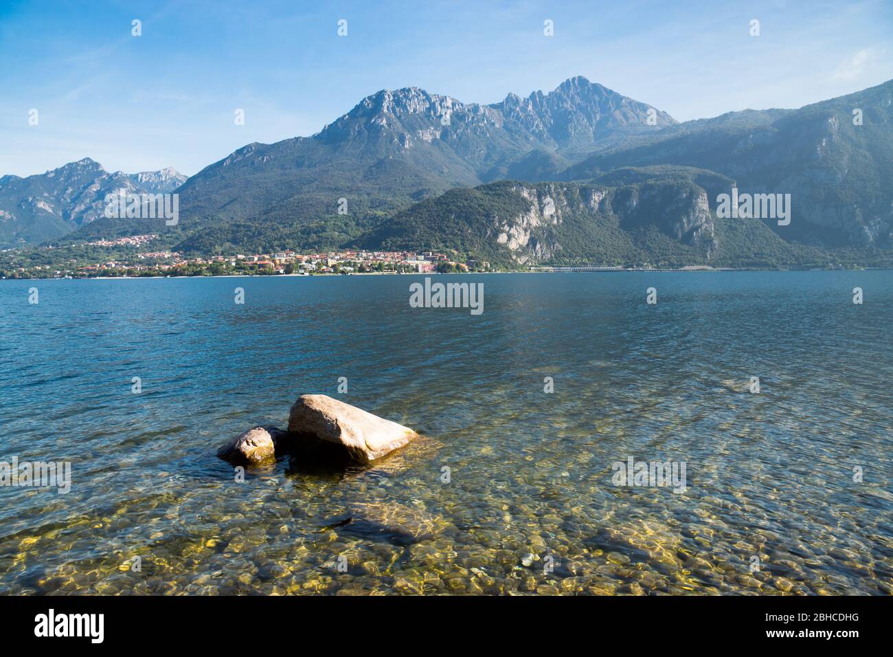 Clear waters of lake Garda - clear waters at autumn morning (September 2019) Stock Photo