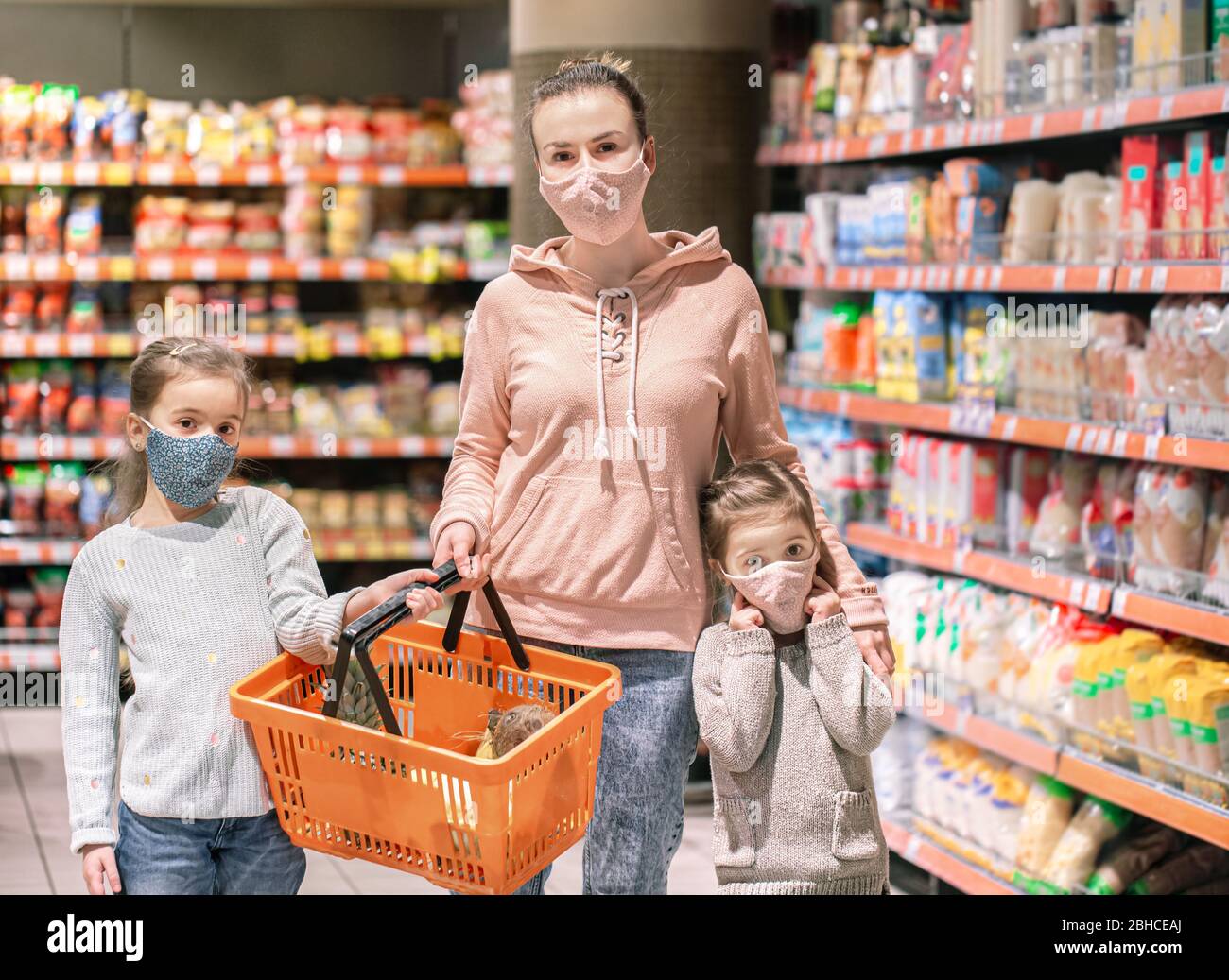 Mum and toddler supermarket hires stock photography and images Alamy