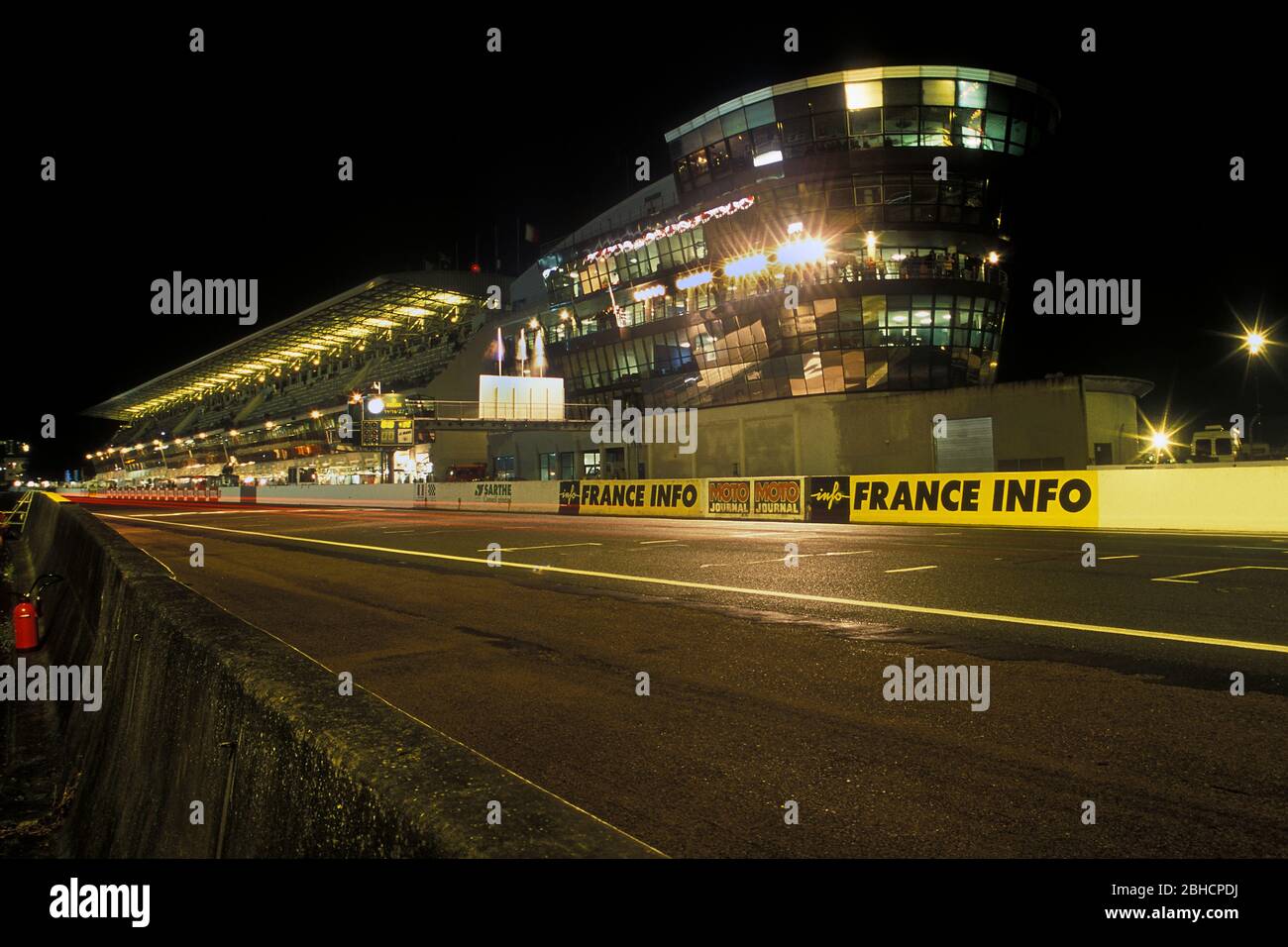 Start and finish straight at Le Mans circuit on 2001 24 hour race Stock Photo