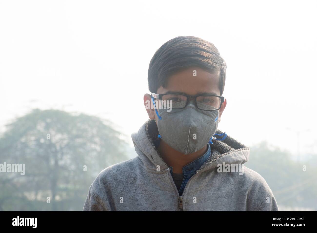 Boy wearing gas mask hires stock photography and images Alamy