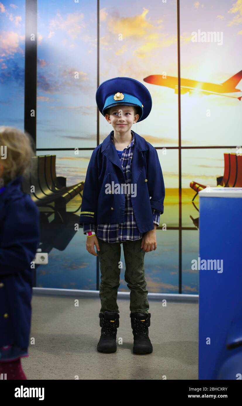 Pilot uniform hi-res stock photography and images - Alamy