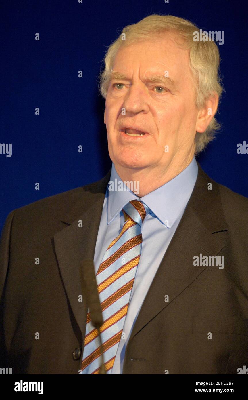 Lawrie mcmenemy hires stock photography and images Alamy