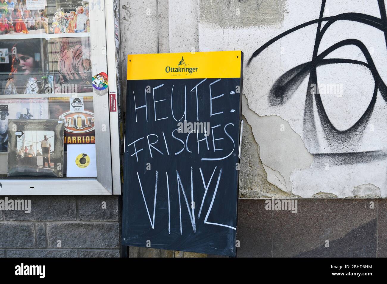 Record shop vinyl hires stock photography and images Alamy