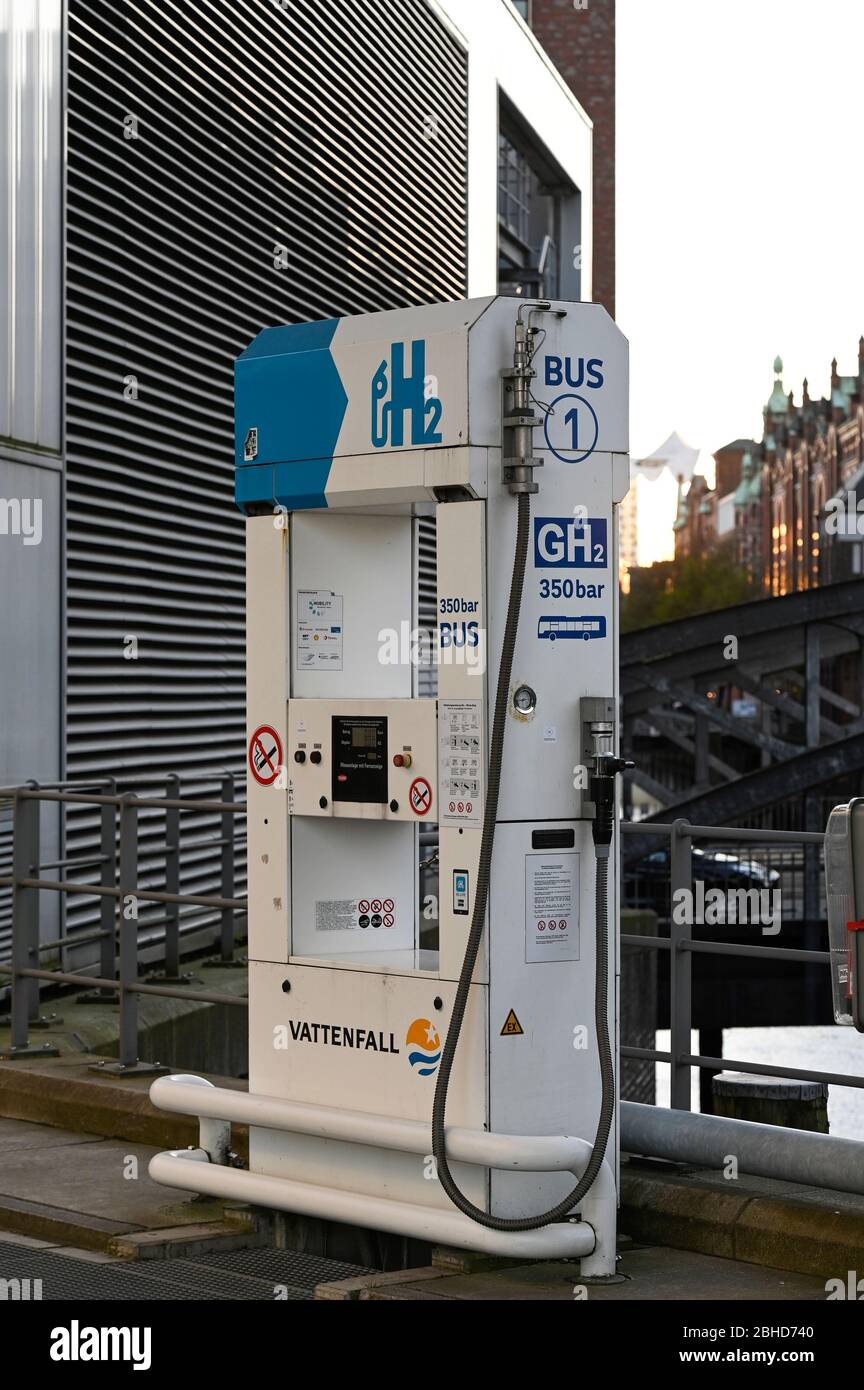 GERMANY, Hamburg Hafencity, harbour city, Hydrogen service station for