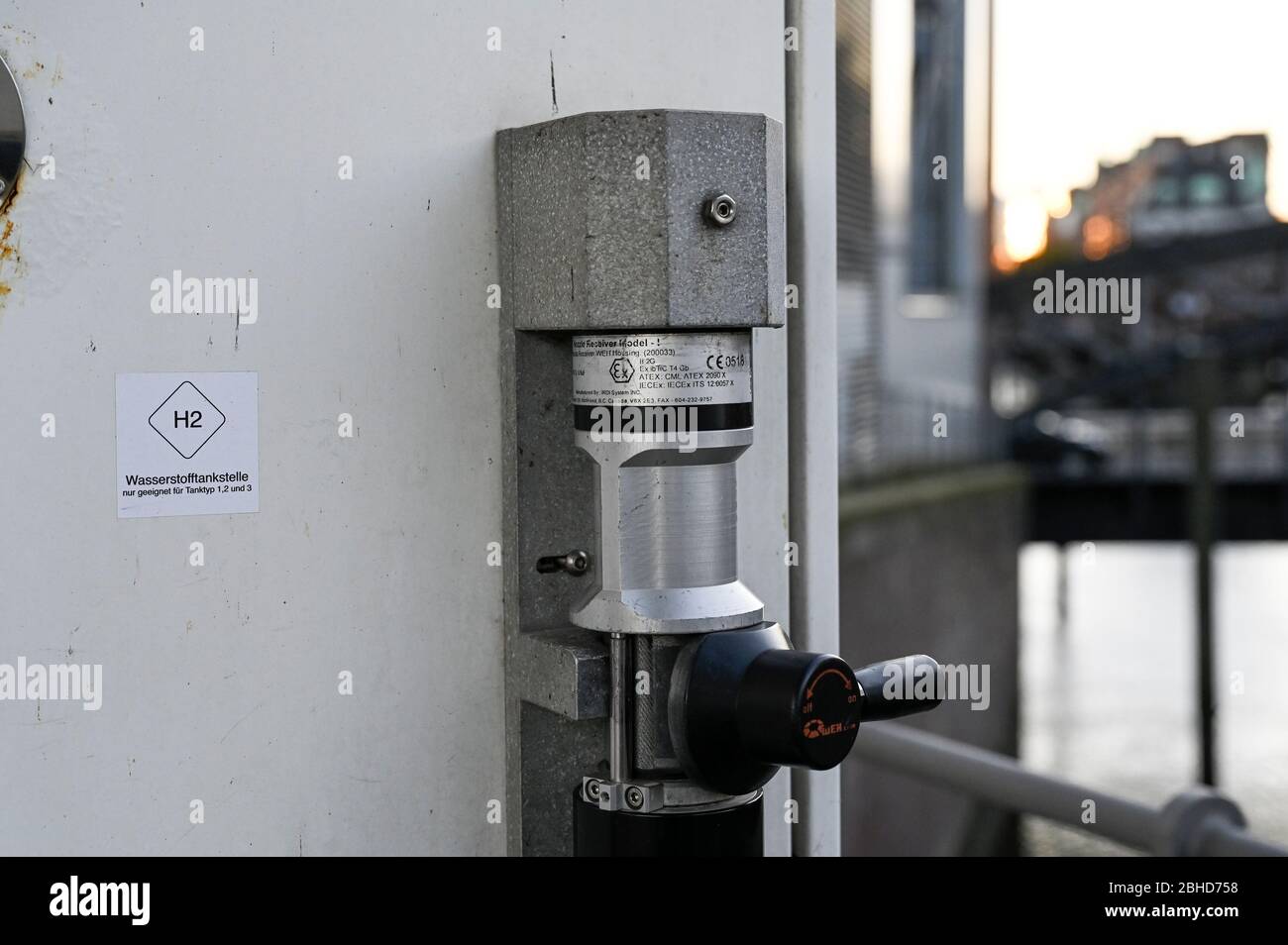 GERMANY, Hamburg Hafencity, harbour city, Hydrogen service station for