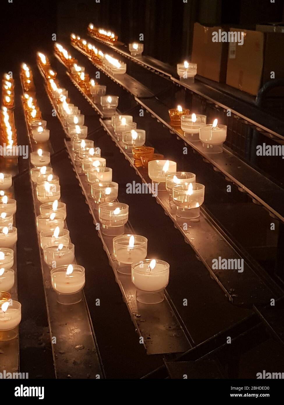 Memorial candles hires stock photography and images Alamy