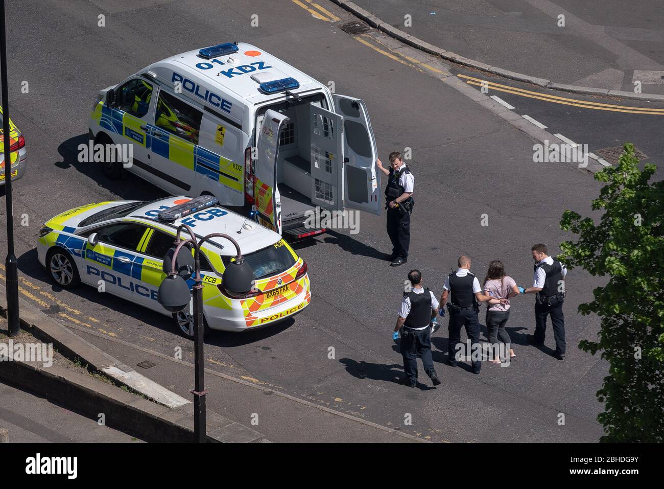 London, UK. 25th April, 2020. Coronavirus: Domestic violence rises by 24% in London. Met police make an arrest in south east London after a reported domestic disturbance. Currently 100 people a day are being arrested, charged and issued cautions for similar offences and say the true extent of offending is likely to be higher. Credit: Guy Corbishley/Alamy Live News Stock Photo