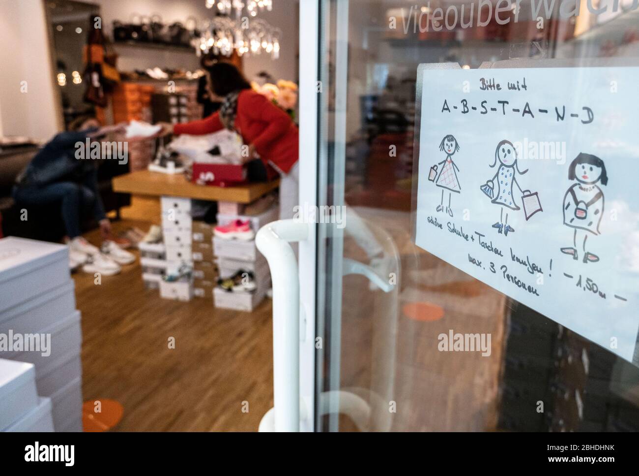shoe stores n