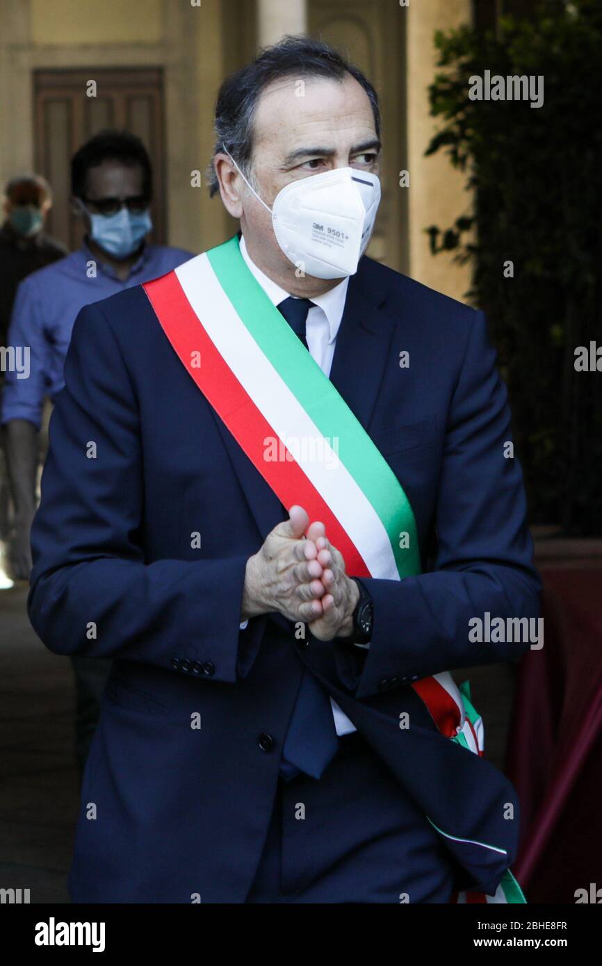 Milan, Italy. 25th Apr 2020. Beppe Sala, Mayor of Milan, during the celebrations for April 25th, the day of Liberation from the Fascist regime, April 25 2020 Credit: Mairo Cinquetti/Alamy Live News Stock Photo