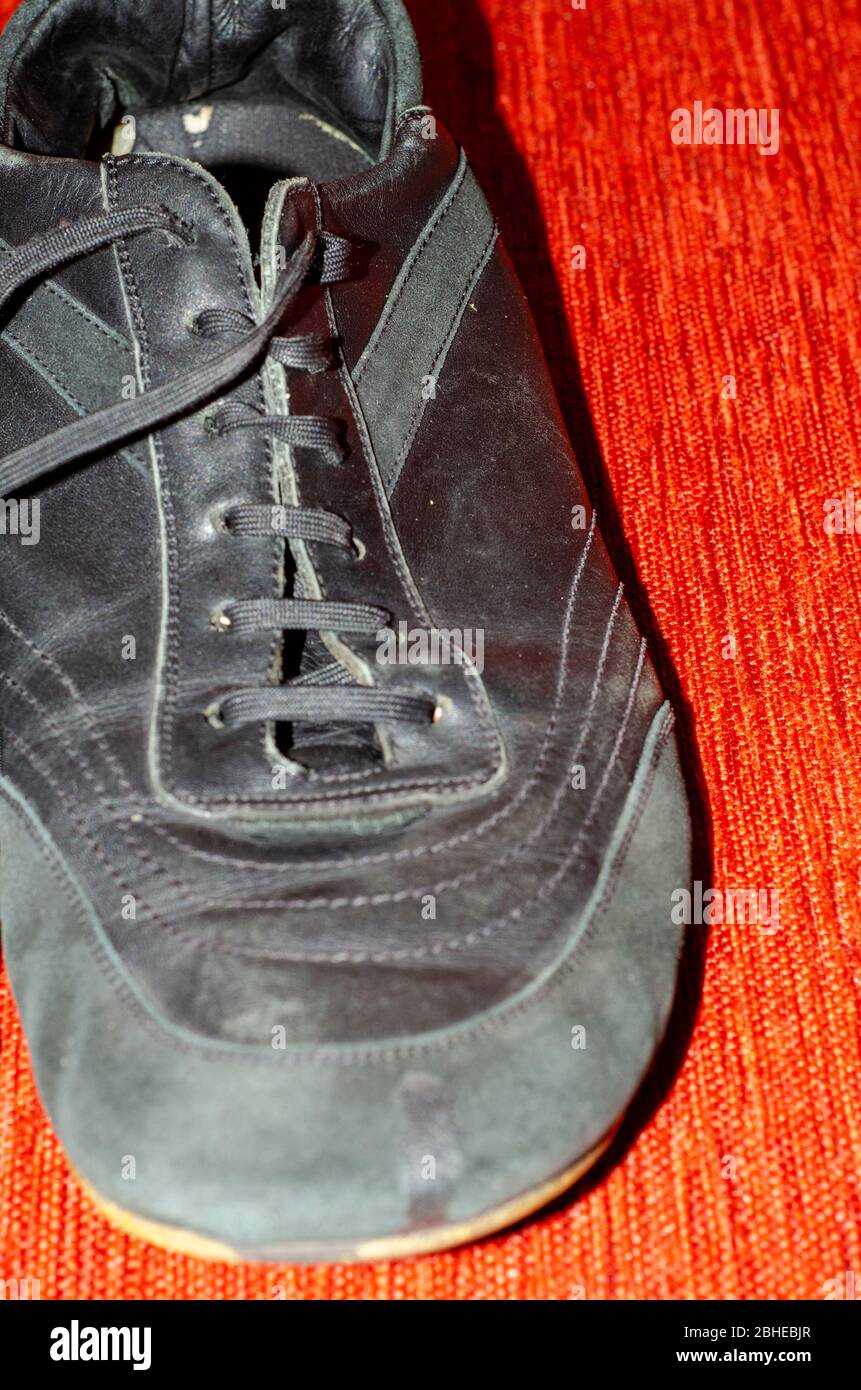 mens black walking shoes uk