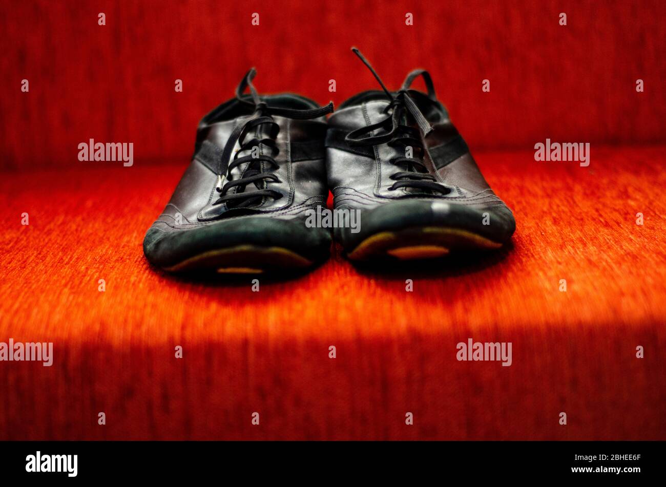 mens black walking shoes uk
