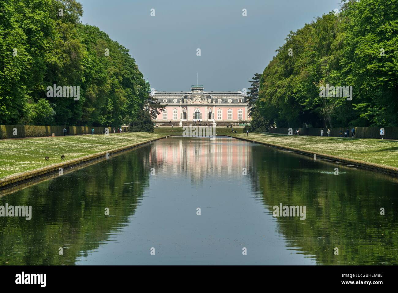 Schloss Benrath, Landeshauptstadt Duesseldorf, Nordrhein-Westfalen, Deutschland, Europa |  Benrath Castle, federal state capital Duesseldorf, North Rh Stock Photo