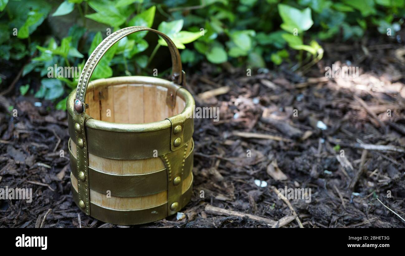 Anglo Saxon mead hall drinking bucket Bagginton unassociated find