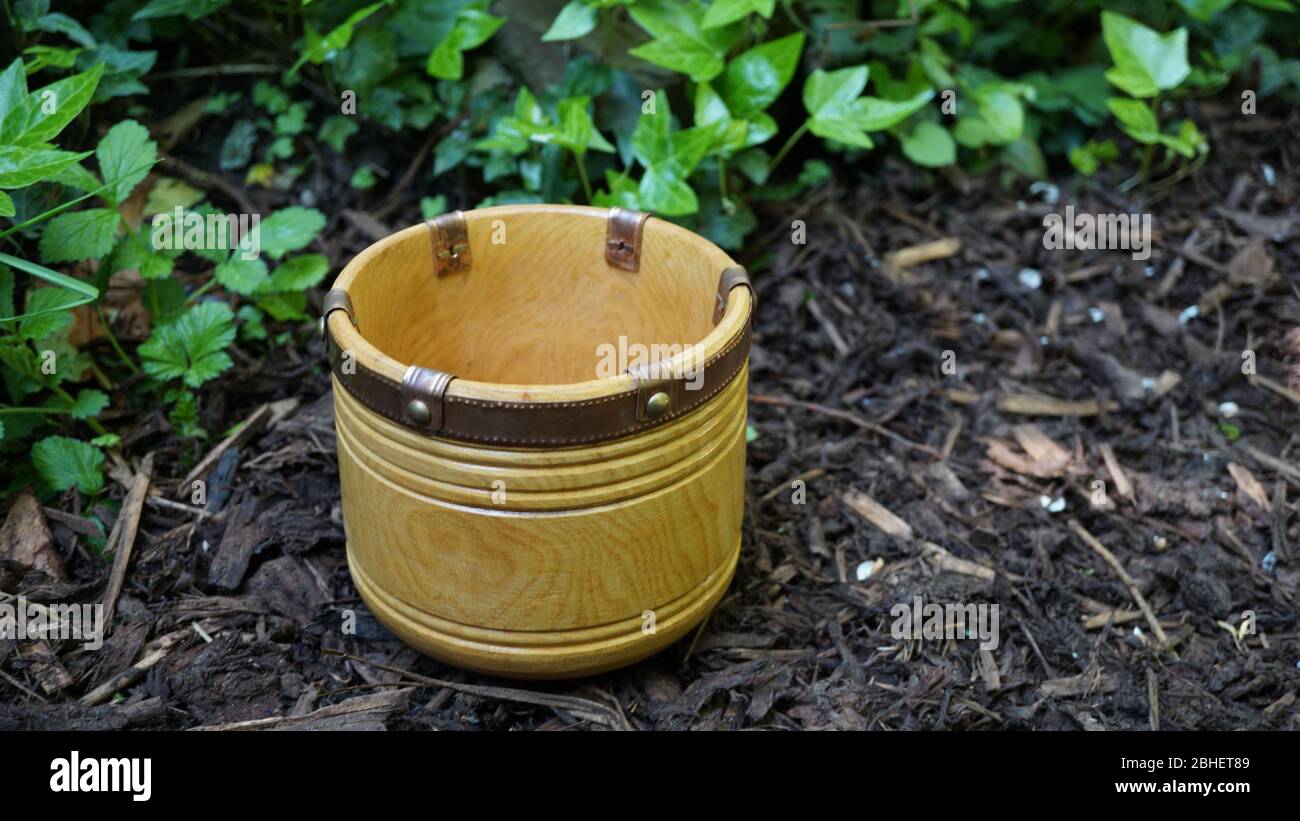 Anglo Saxon mead hall drinking stoop Butlers Field grave 173 57th