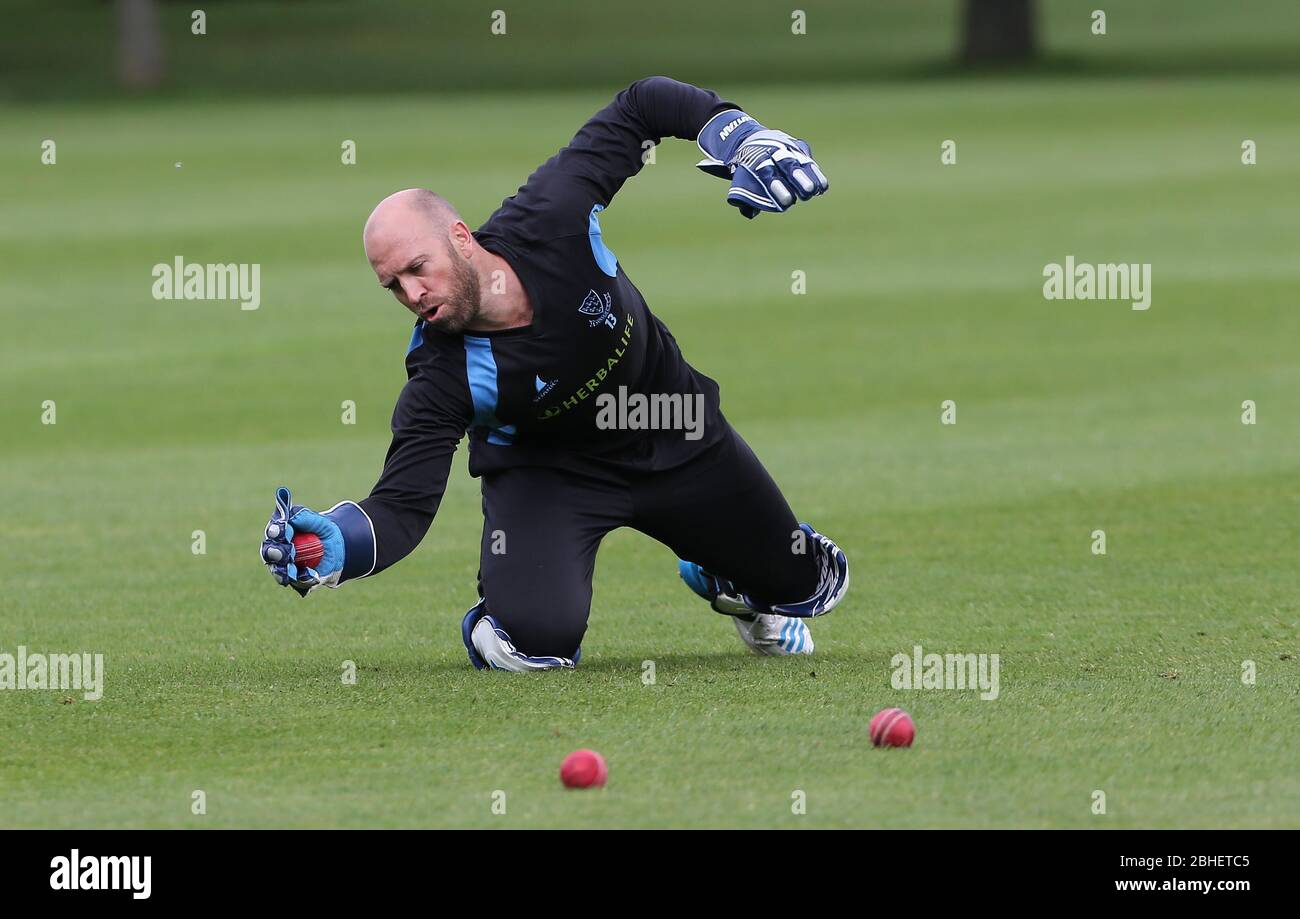 Wicket keeping hires stock photography and images Alamy