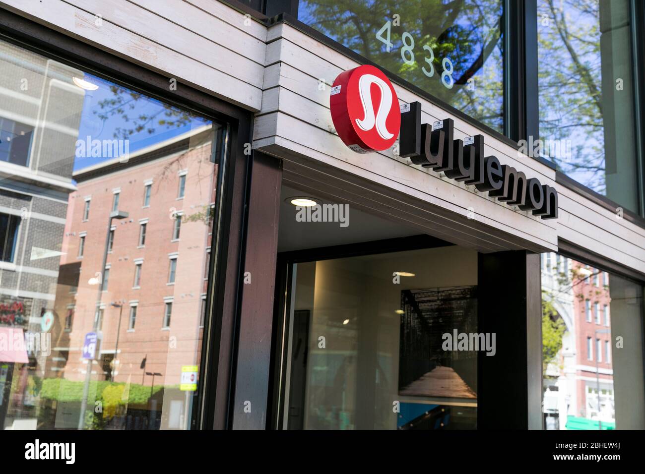lulu lemon store locator